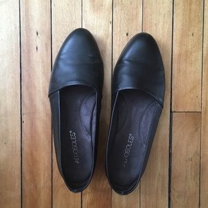 Aerosoles black leather slip-ons